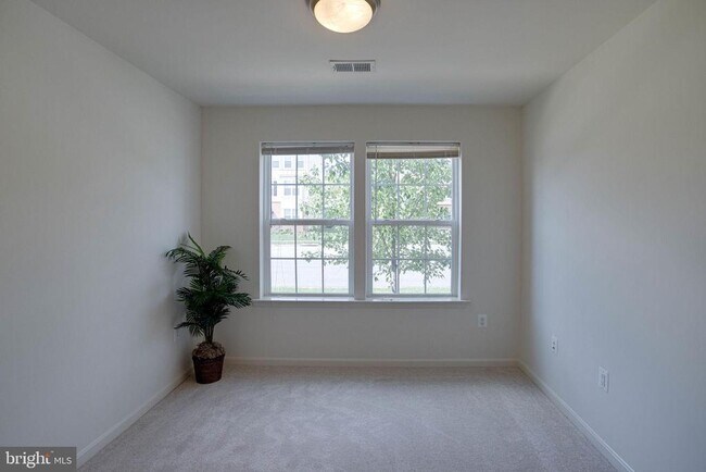 Foto del edificio - 25636 Pleasant Valley Rd