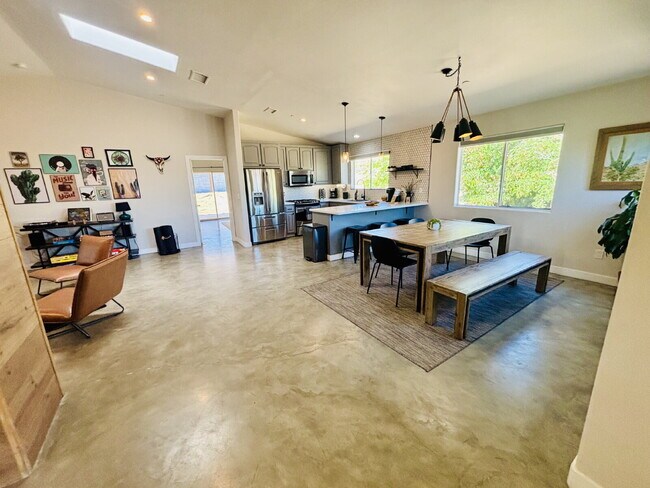 Building Photo - Rare Opportunity for Spacious, Modern Sout...