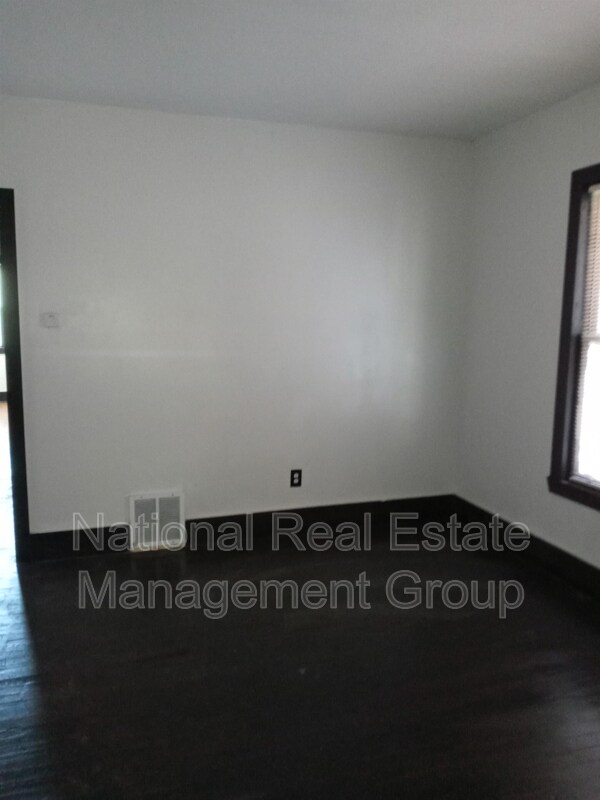 Foto del edificio - 214 E Philadelphia St