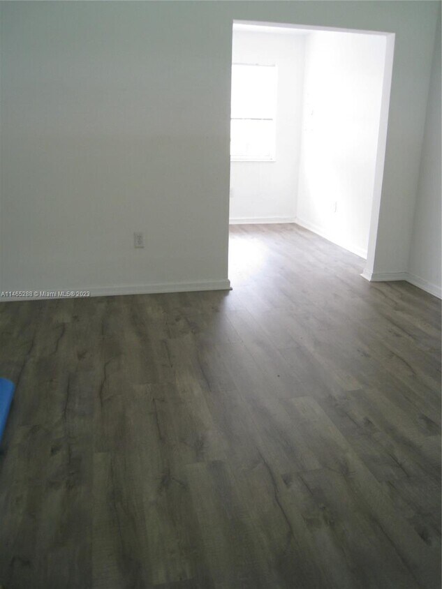 Building Photo - 2520 NE 181st St