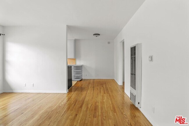 Foto del edificio - 3712 S Centinela Ave