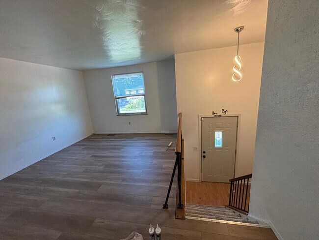 Foto del edificio - 432 Hunters Trail Dr