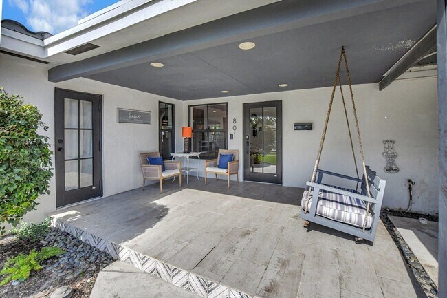 Foto del edificio - 801 SW 5th St