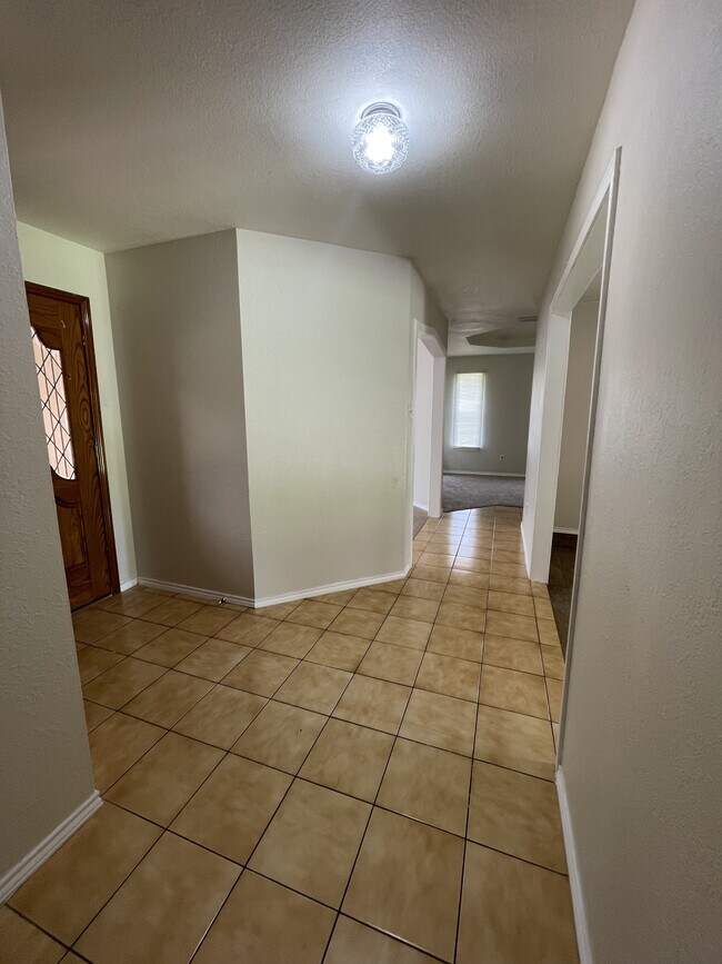Building Photo - 1305 S James Cir