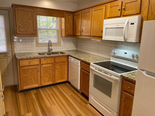 Building Photo - 1303
