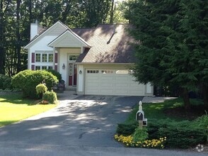 Building Photo - 2036 Breeze Dr