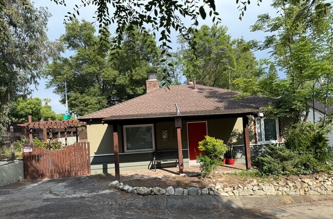 Foto del edificio - 1622 Foothill Blvd