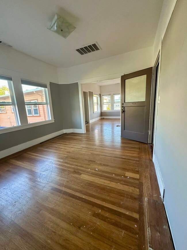 Building Photo - 444 40th St