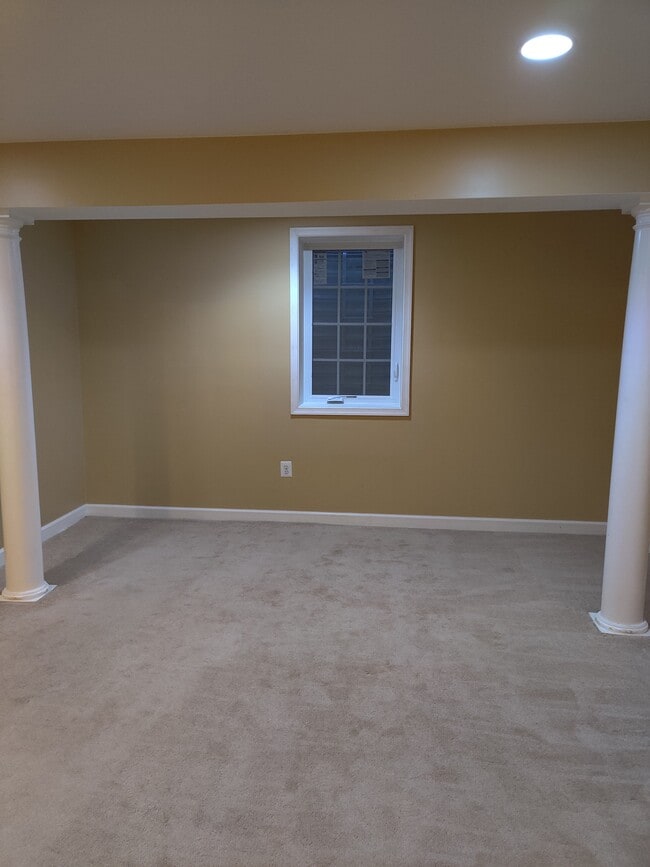 Sitting room - 8400 Hessian Hill Ct