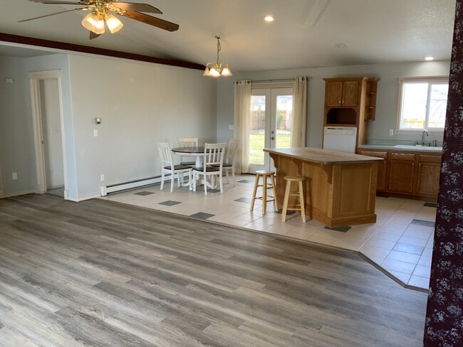 Photo - 401 Breeze Dr House