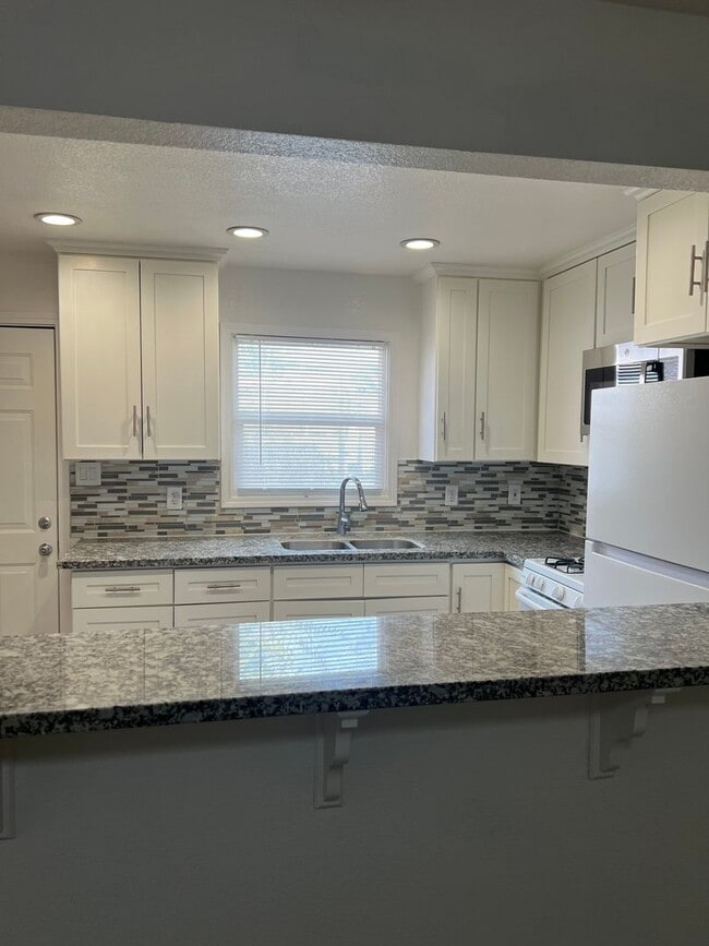 Foto del edificio - 1298 W Capitol Ave