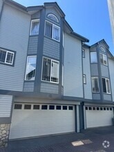 Building Photo - 715 N 43rd St