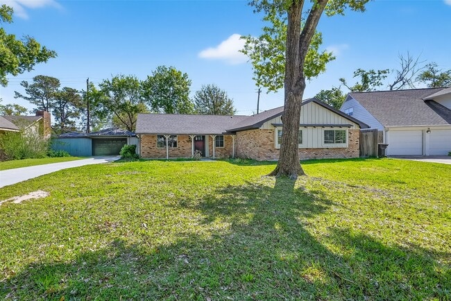 Building Photo - 1906 Shadow Bend Dr