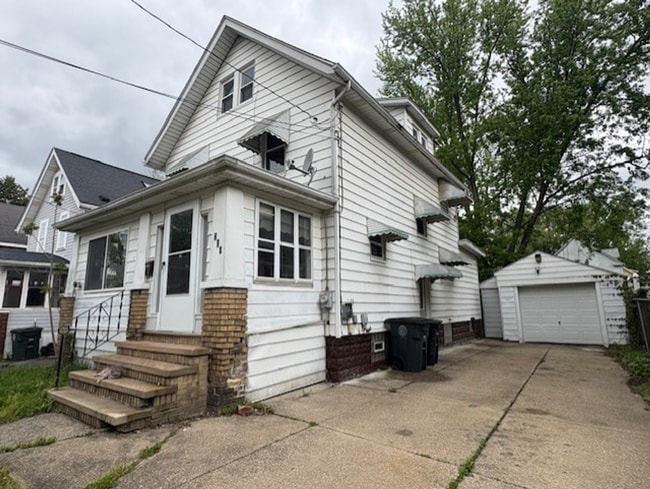 Building Photo - Now Leasing: 4-Bedroom Akron Home with Attic Bedroom & Basement Laundry Hookups