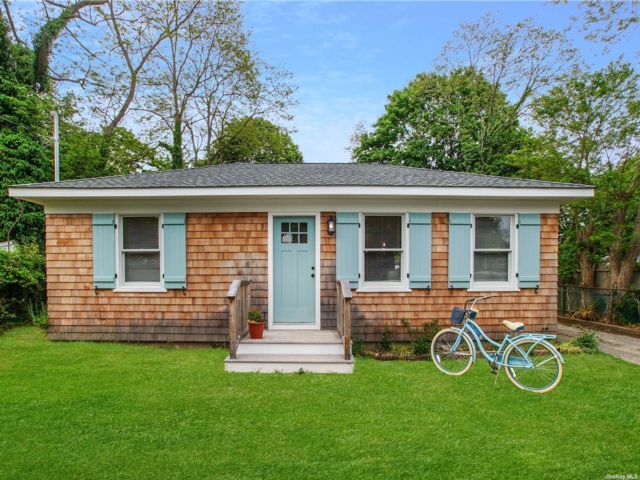 Primary Photo - 3 Hallock Rd
