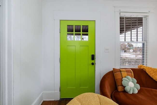 Foto del edificio - Three Bedroom Home!