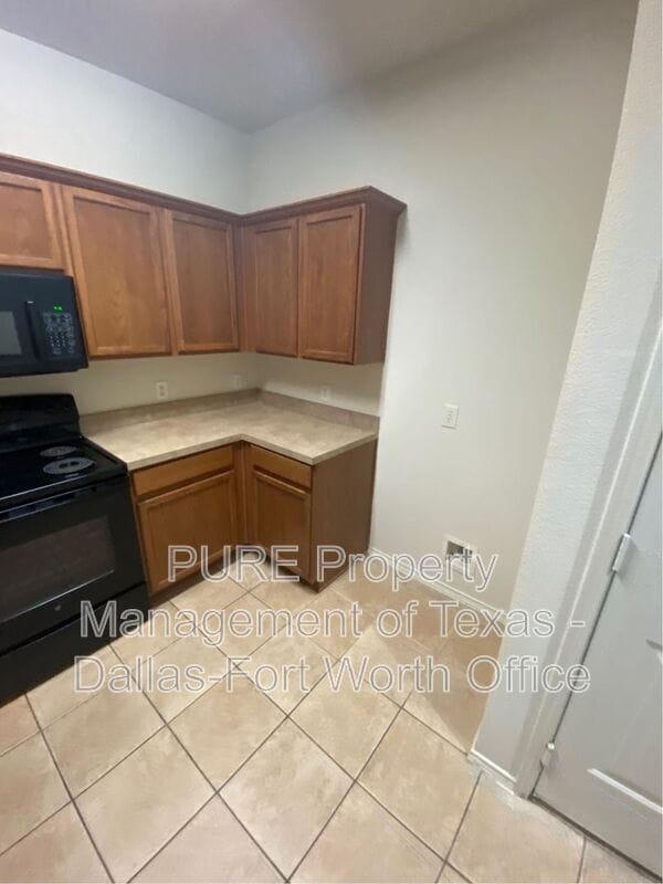 Building Photo - 2734 Hyde Park Dr