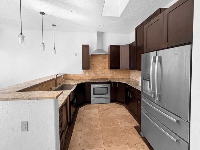 Building Photo - 1611 W Camino Del Arco