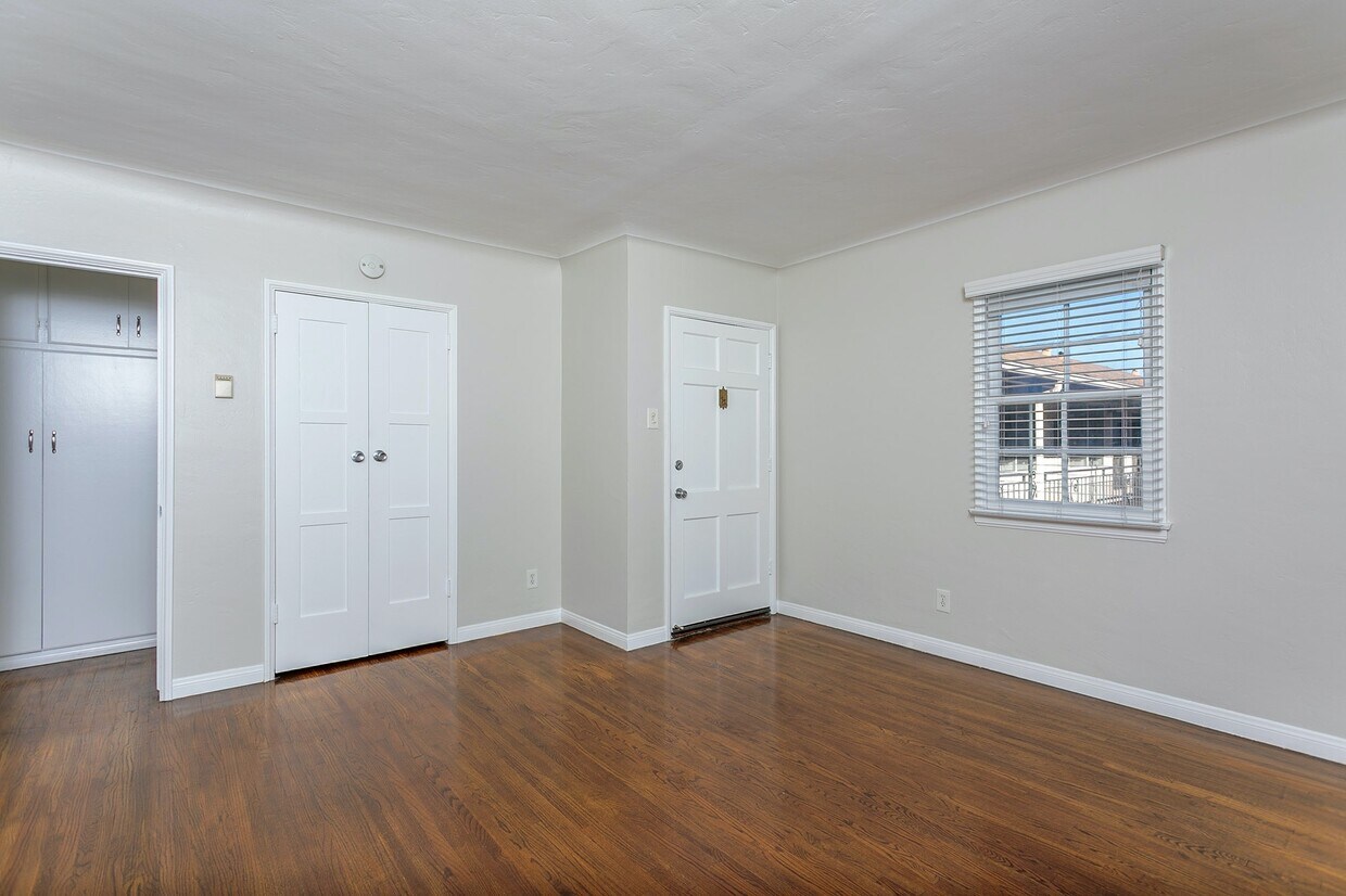 Primary Photo - 765 Temple Ave