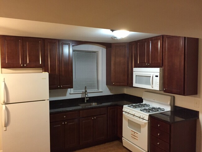 Building Photo - 6232 W Diversey Ave