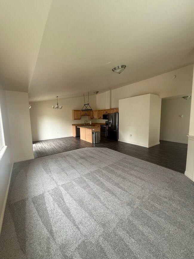 2843 S Avalon Cir