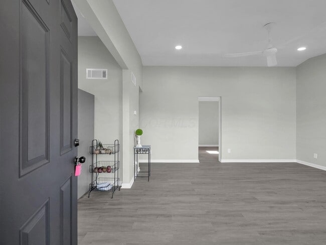 Building Photo - 452 Stella Ave