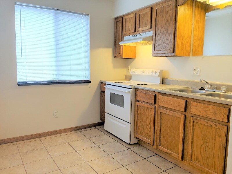 Building Photo - 3915 N 70th Cir