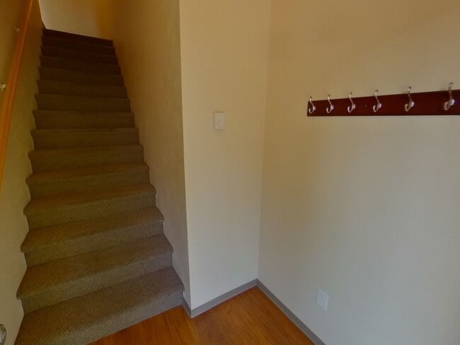 Building Photo - Alder Duplexes on 17th