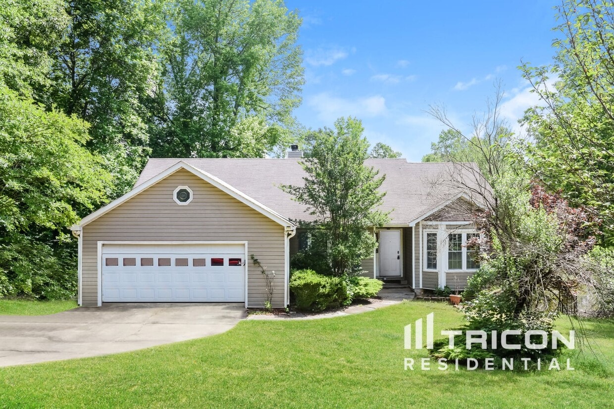 Foto principal - 325 Cypress Ln
