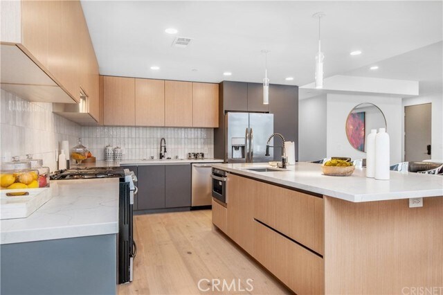 Foto principal - 5110 Whitsett Ave