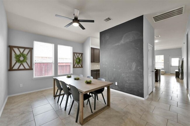 Foto del edificio - 14030 Wolftrap Ln