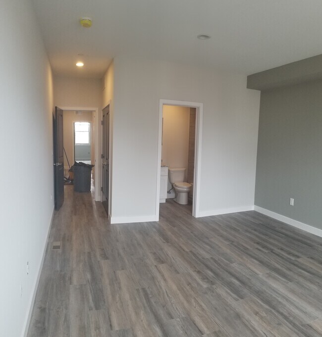 Building Photo - 729 N 38th St