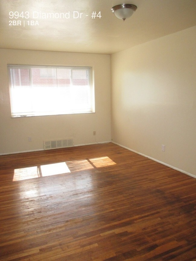 Building Photo - 9943 Diamond Dr