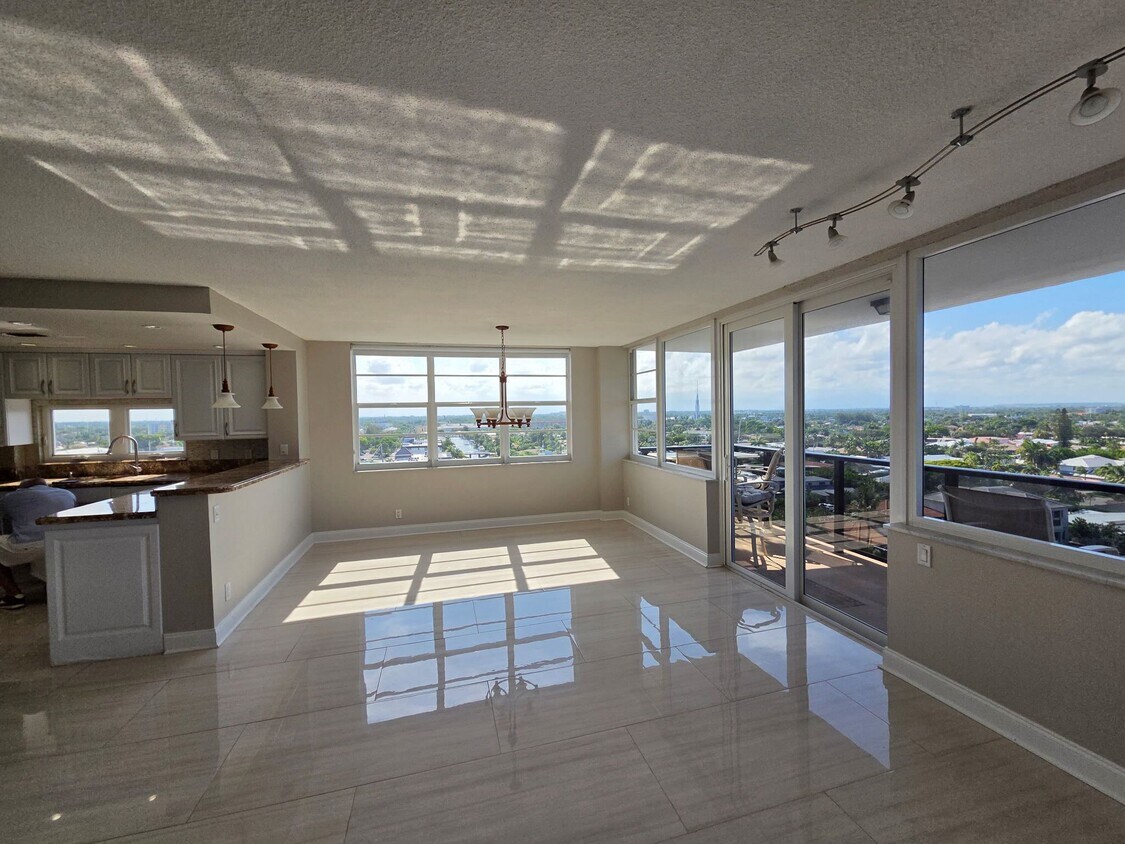 Diningroom from Livingroom - 5100 DuPont Blvd (Fort Lauderdale, FL)