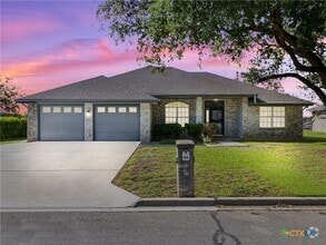 Building Photo - 1625 Sunnybrook Dr