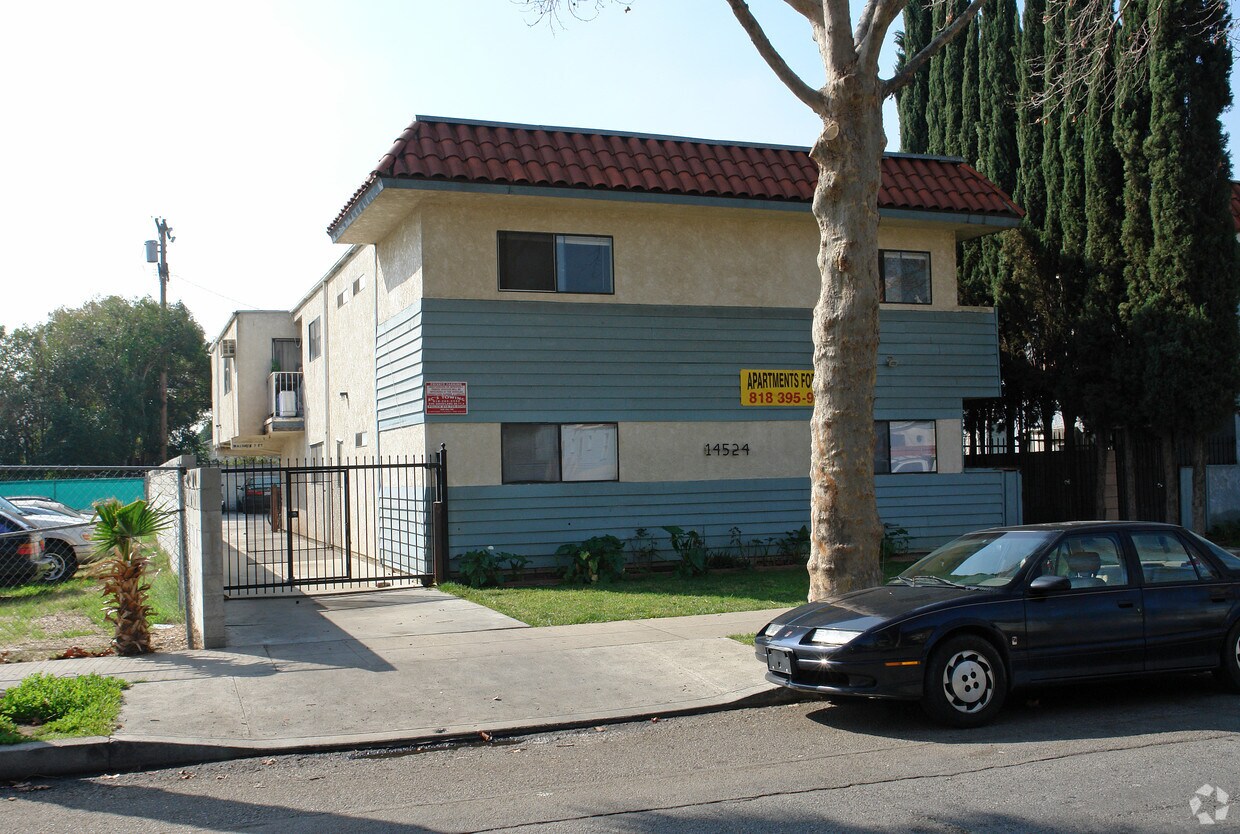 Primary Photo - 14524-14530 Vose St