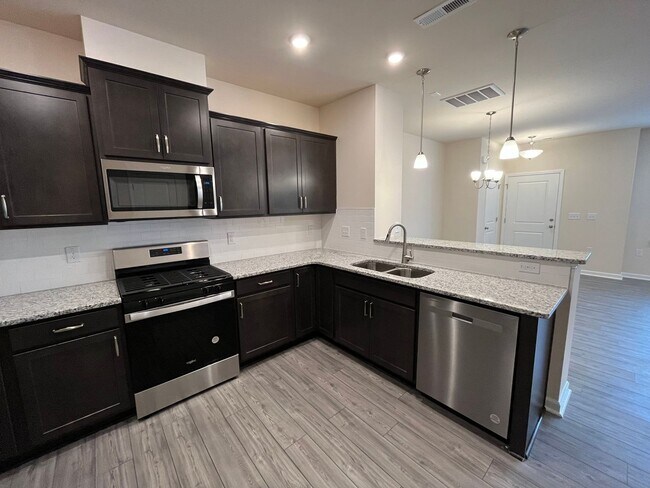 Foto del edificio - Newly Constructed 3BD, 2.5BA Townhome with...