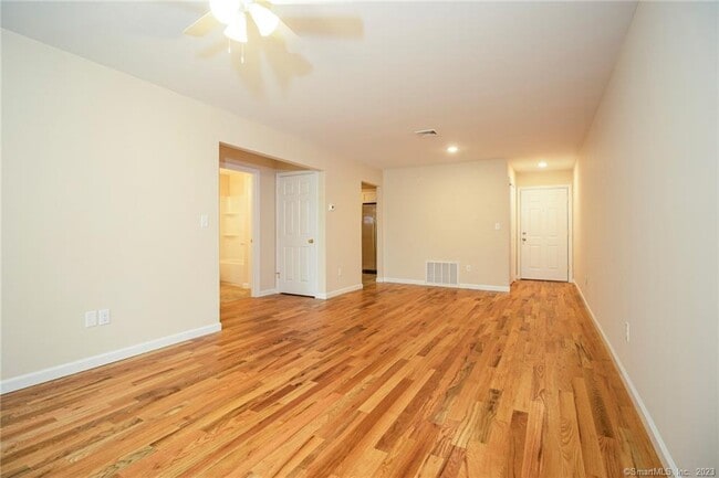 Building Photo - 685 Success Ave