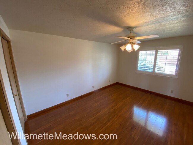 Building Photo - Beautiful 3 Bedrooms, 2 Bathrooms, In Aums...