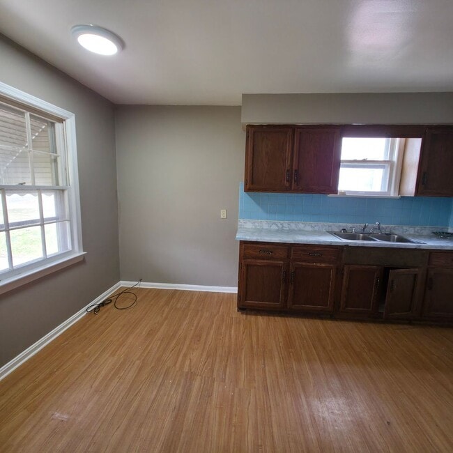 Foto del edificio - Single Family 3 Bed 1 Bath For Rent Coming...