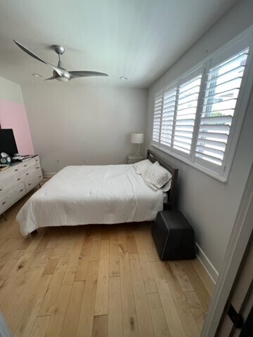 Bedroom 1 with ensuite shower and walk in closet - 3965 Moore St