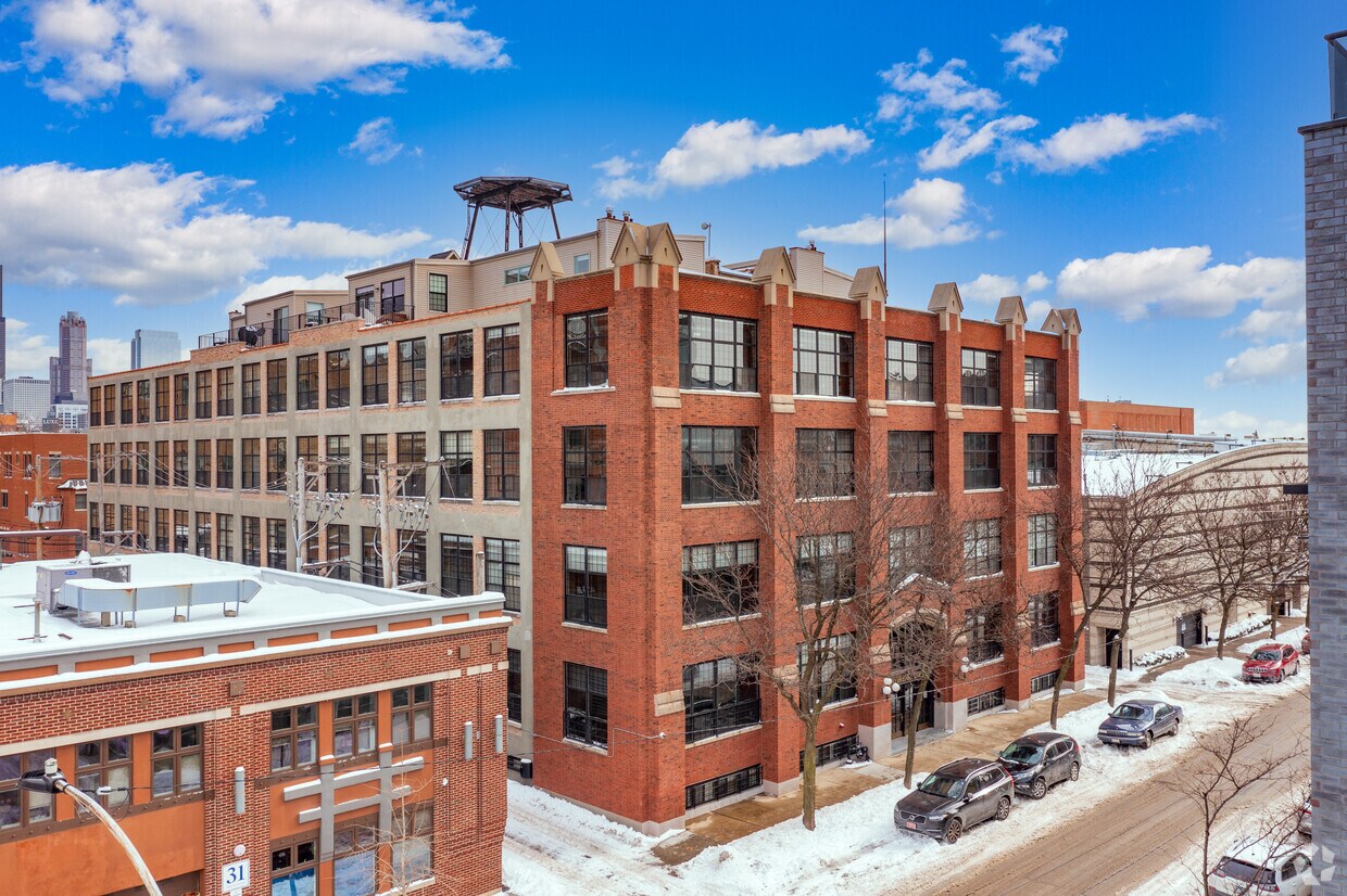 Primary Photo - Heartbreak Lofts