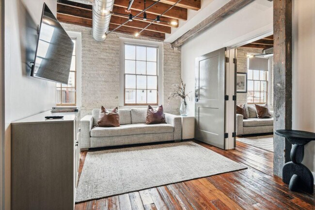 Building Photo - 315 Girod St