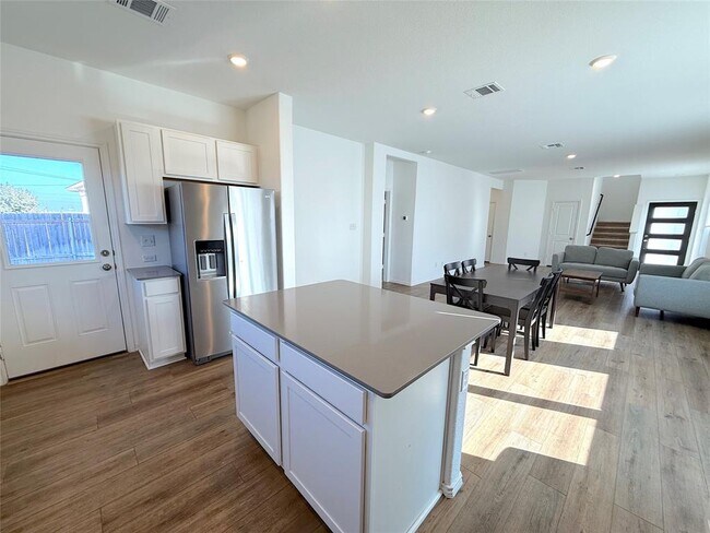 Foto del edificio - 224 Canley Lp