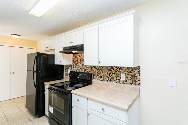 Foto del edificio - 296 Flower Ln