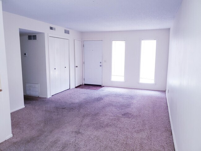 Building Photo - 1449 N Smith Ct