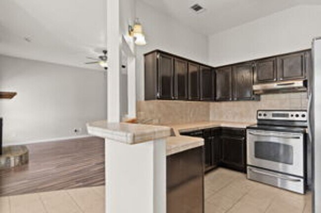 Building Photo - 4801 Norton Dr