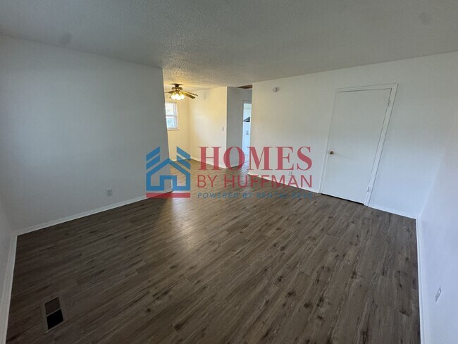 Building Photo - Two Bedroom Duplex | Eastside