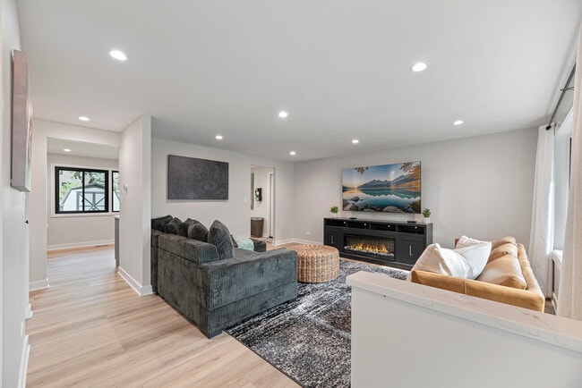 Foto del edificio - 208 W Hartford Dr