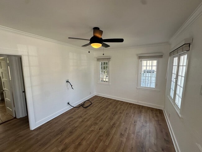 Building Photo - Fairview Heights Bungalow | 2 Bed / 1 Bath | Yard & Parking